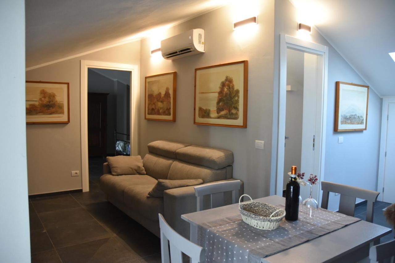 Collina Di Cloe Apartamento Guarene Exterior foto